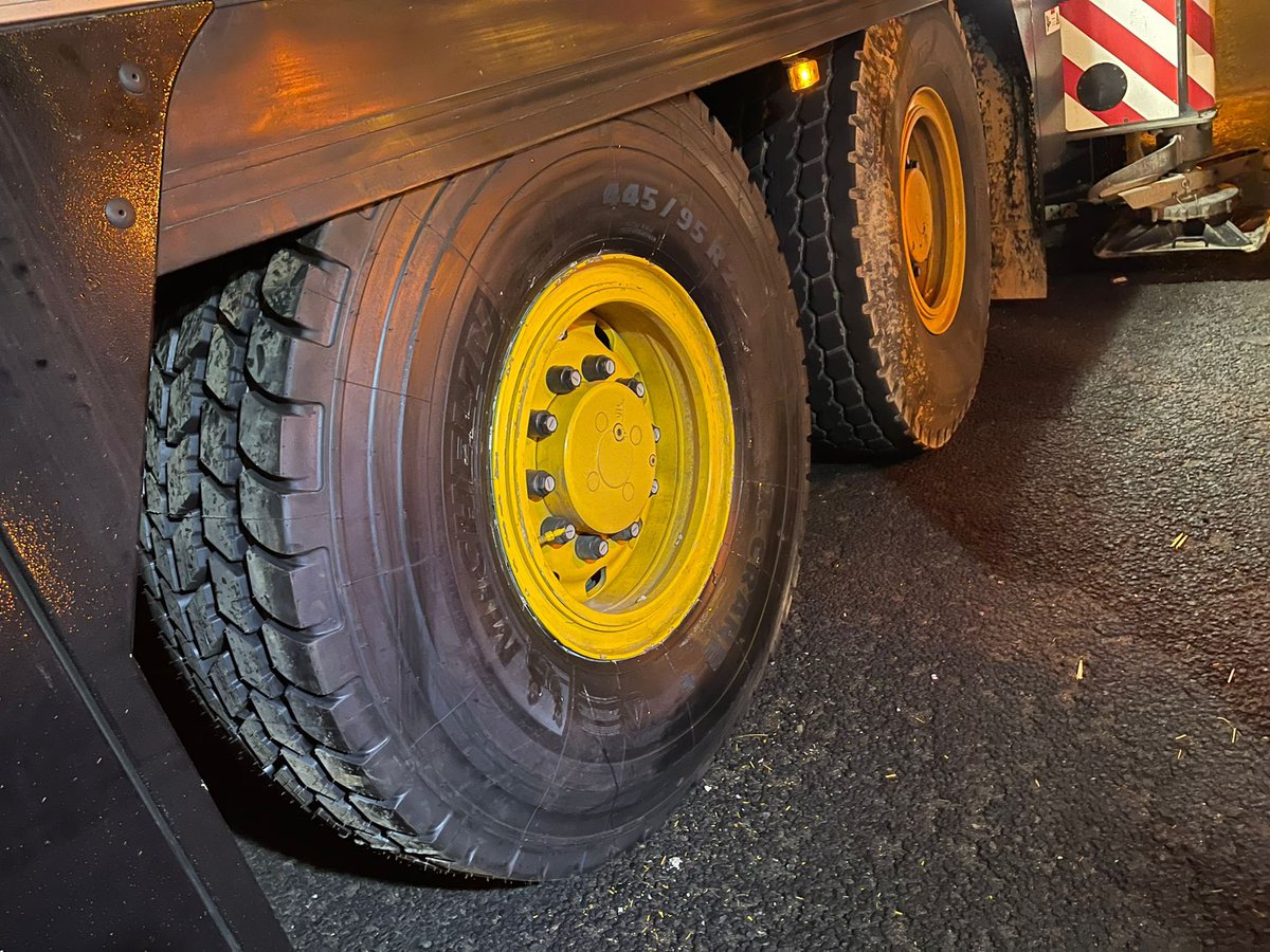 tanvicfarmtyres's tweet photo. Afterhours Callout crane blowout roadside new @MichelinAgriUK X Crane fitted https://t.co/yelt7Ebo0p