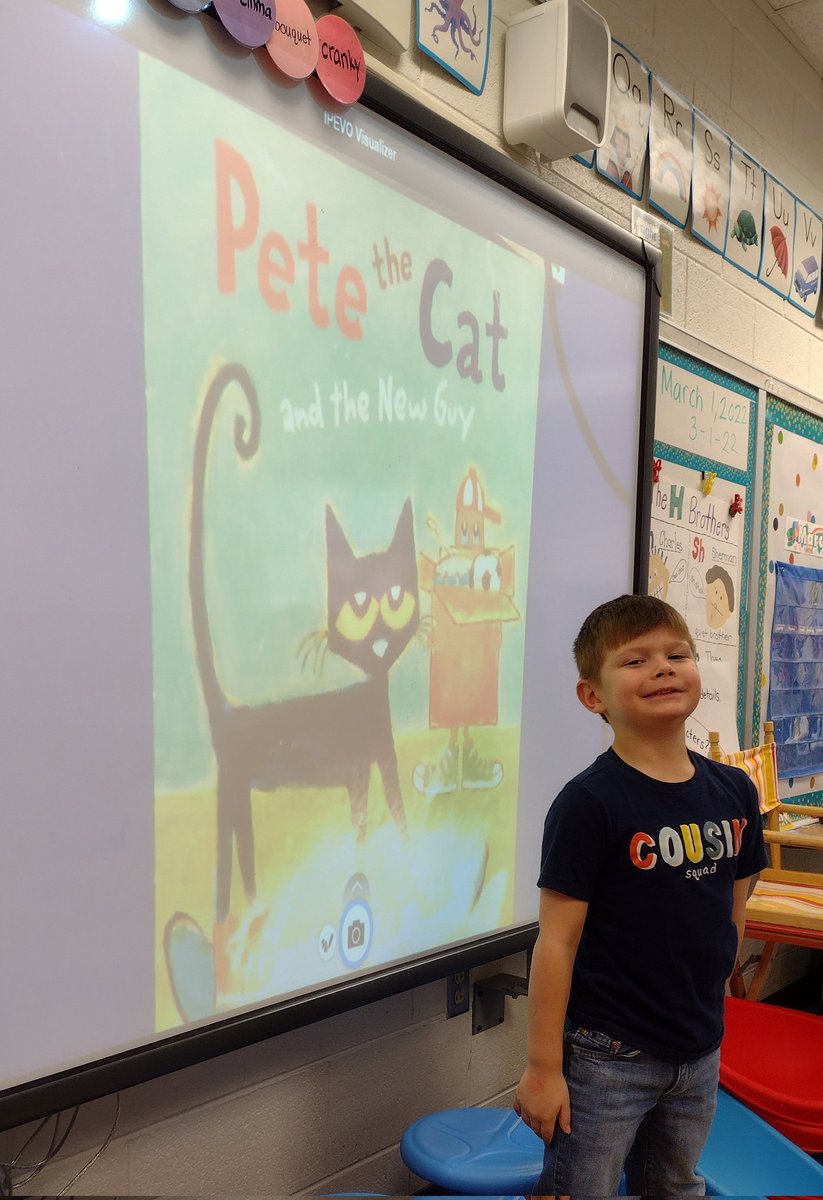 MeganHetterich's tweet photo. We are sharing our favorite books during Read Across America Week! π #welovetoread #springrunfun #springrunstrong https://t.co/fBJhQtcYZI