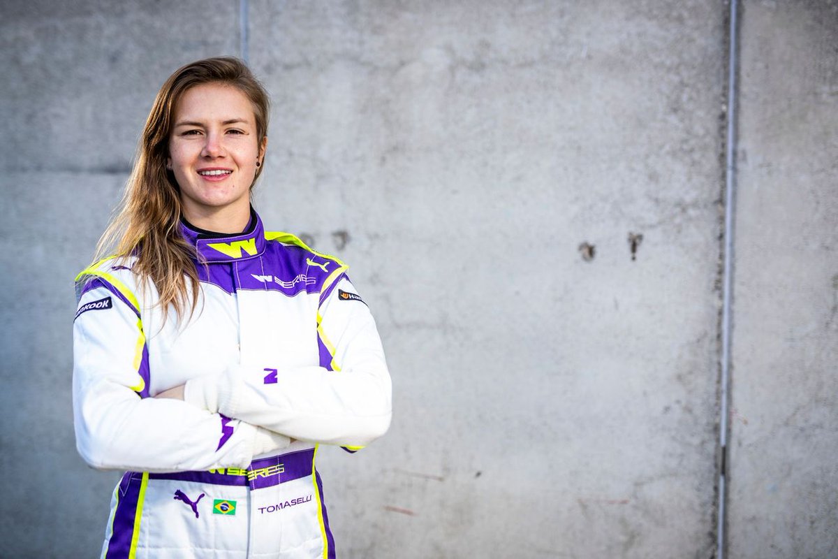 track walk hoje ☄️☄️ amanha temos treino aqui em Barcelona com a @WSeriesRacing 🏎🏎 vamos juntos track walk today ☄️☄️ tomorrow we have practice here in Barcelona with @WSeriesRacing 🏎🏎 let’s go together #WSeries #rethinkracing