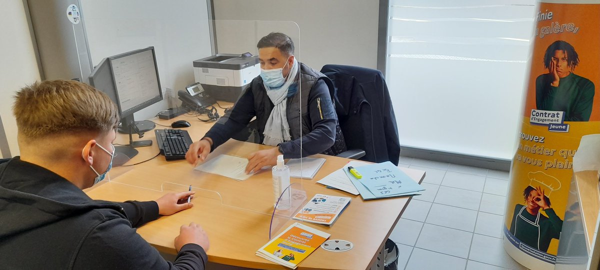 Arnaud Guyonnet (@arnaud_gu) on Twitter photo #CEJ Les 1ers Contrats d'Engagement Jeune de l'agence @poleemploi_HDF de Hem sont signés !!! 🔥 😎
<a href="/peixoto_pro/">Karine PEIXOTO</a> @cyrom1 <a href="/DONSBECKMarveen/">Marveen Donsbeck</a> @FredericDanel #CEJ Les 1ers Contrats d'Engagement Jeune de l'agence @poleemploi_HDF de Hem sont signés !!! 🔥 😎
<a href="/peixoto_pro/">Karine PEIXOTO</a> @cyrom1 <a href="/DONSBECKMarveen/">Marveen Donsbeck</a> @FredericDanel