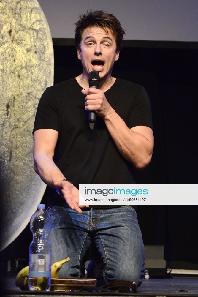Xandra732's tweet photo. 🍌❤️🍌
#JohnBarrowman #FedCon2013 #WeStandWithJohnBarrowman https://t.co/NoIkmlTgX0