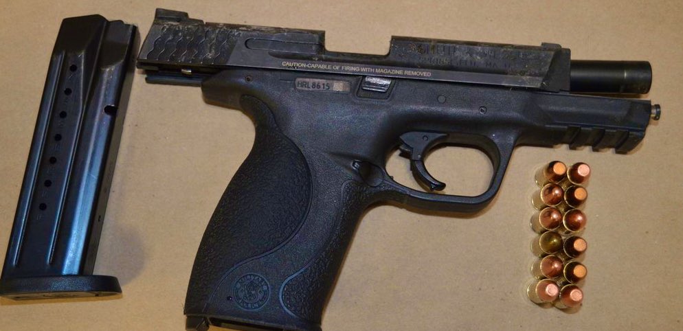 BostonPatrolmen's tweet photo. In the never-ending effort to keep our city safe, BPD Officers bravely take another gun off the streets of our community. #SaferBoston #ThanksBPD https://t.co/KGCZHyUnUI