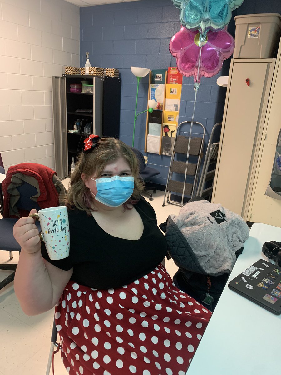 d94transition's tweet photo. HAPPY BIRTHDAY ARIANA! https://t.co/VCyNbbV1I9