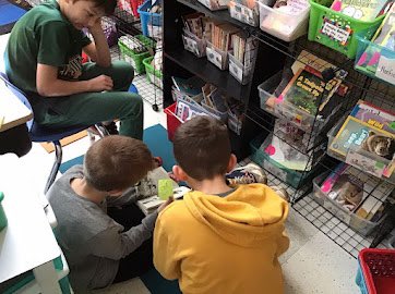 MollyRoethle's tweet photo. So impressed with these 2nd grade goal clubs! Each club is working together to improve their fluency, tracking of longer books, and understanding of literary language. It’s so awesome to watch them blossom as readers! #weareASD https://t.co/sXfaXpJrwJ