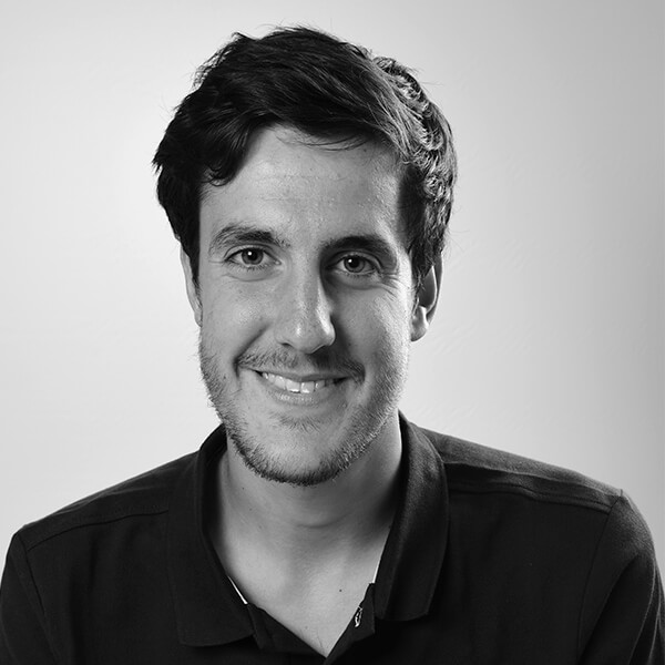 ColegioNicoli's tweet photo. Comunicamos la triste noticia del fallecimiento en un accidente de montaña de David Delgado, profesor del Colegio Nicoli en la rama de deporte de FP. 
Nos unimos a su familia en esta circunstancia tan misteriosa que a todos nos sobrecoge. Rezamos por su eterno descanso. https://t.co/9F74ySfFwu