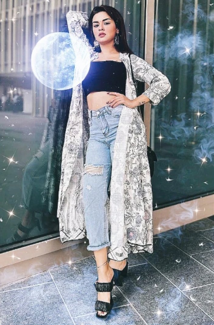 Prateek1017's tweet photo. Gorgeous stylish traditional look โค๏ธโบ๏ธ #traditional #styleboss #hairdresser #clotheswearjeans #brillante #avneetkaur #avneetian #coolpic #awesome_shots @iavneetkaur https://t.co/8oWWMzJgSu