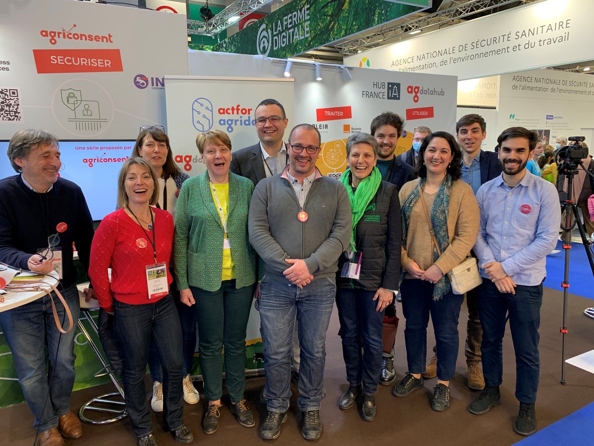 agdatahub_FR's tweet photo. #SIA2022 Fin d'une quatrième journée riche en échanges et en rencontres au @Salondelagri 
A demain 🙋
@orangebusiness @ACTA_asso @GS1France @Numagri_org @cniel #actforagridata #AgriTech #FrenchAgriTech https://t.co/zlGj9gfoSA