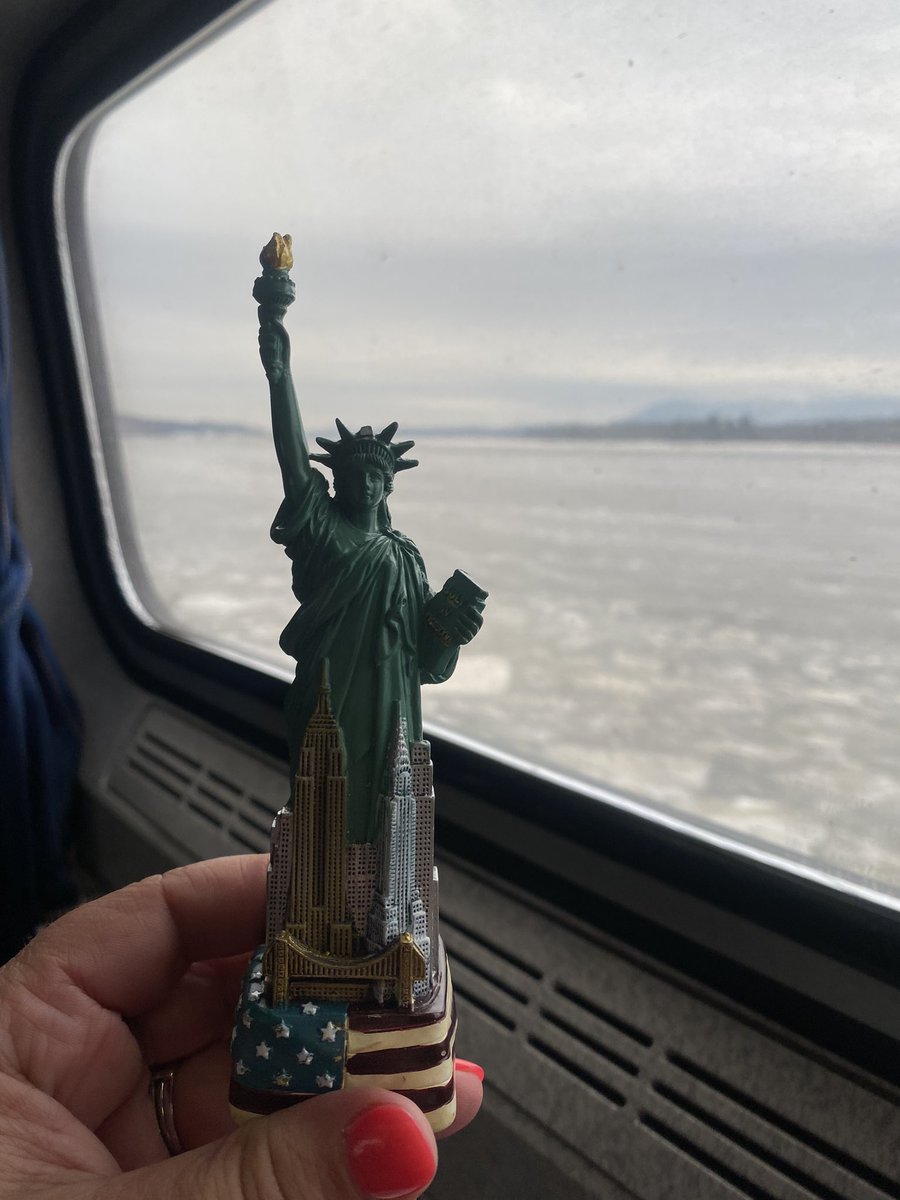 Jennsoldit's tweet photo. Traveling with the 1st Lady of New York by @Amtrak enjoying the views... #hudsonriver and #catskillmountains in the background #NewYork #statueofliberty https://t.co/1RWpfkPMZQ