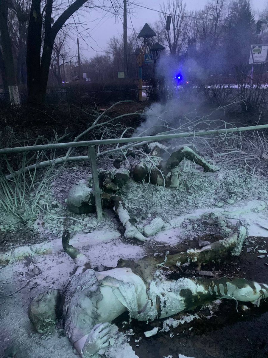 avivi's tweet photo. [Graphic] A Russian missile hits a family of five near the TV tower in Kiev, Ukraine, all of them were killed. #RussiaWarCrimes https://t.co/fEcBuUFnq0