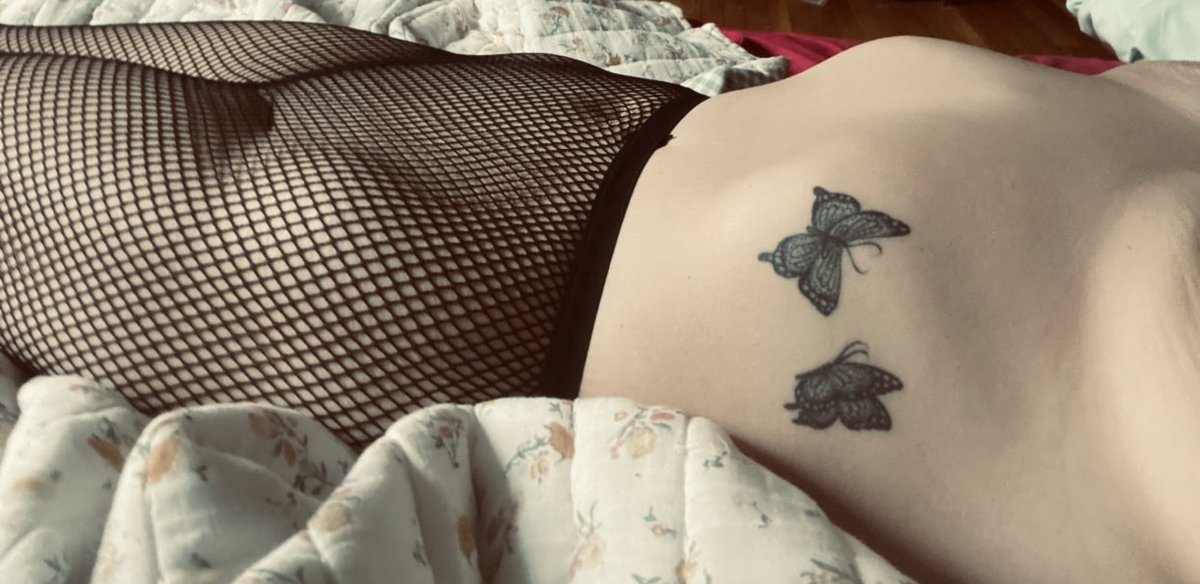 subbylee's tweet photo. women love me. fishnets fear me. https://t.co/h7LAJxq2hn