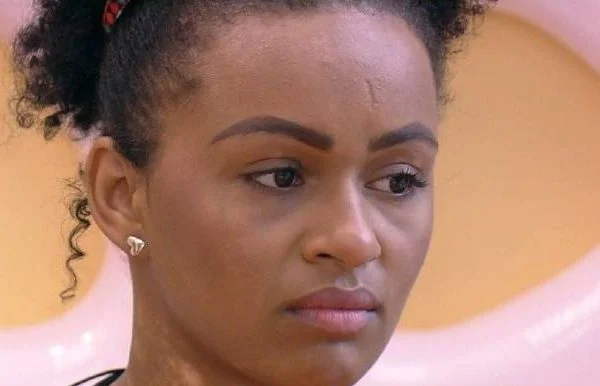 Metropoles's tweet photo. ➡️ #BBB22: suposta gravidez de @nataliadeodato  agita web após comentário de @linndaquebrada 

O tema já era alvo de polêmicas na web desde o último domingo (27/2), quando Natália afirmou estar sentindo fortes enjoos

Leia: https://t.co/fY0gqebgk4 https://t.co/aCH18RxElq