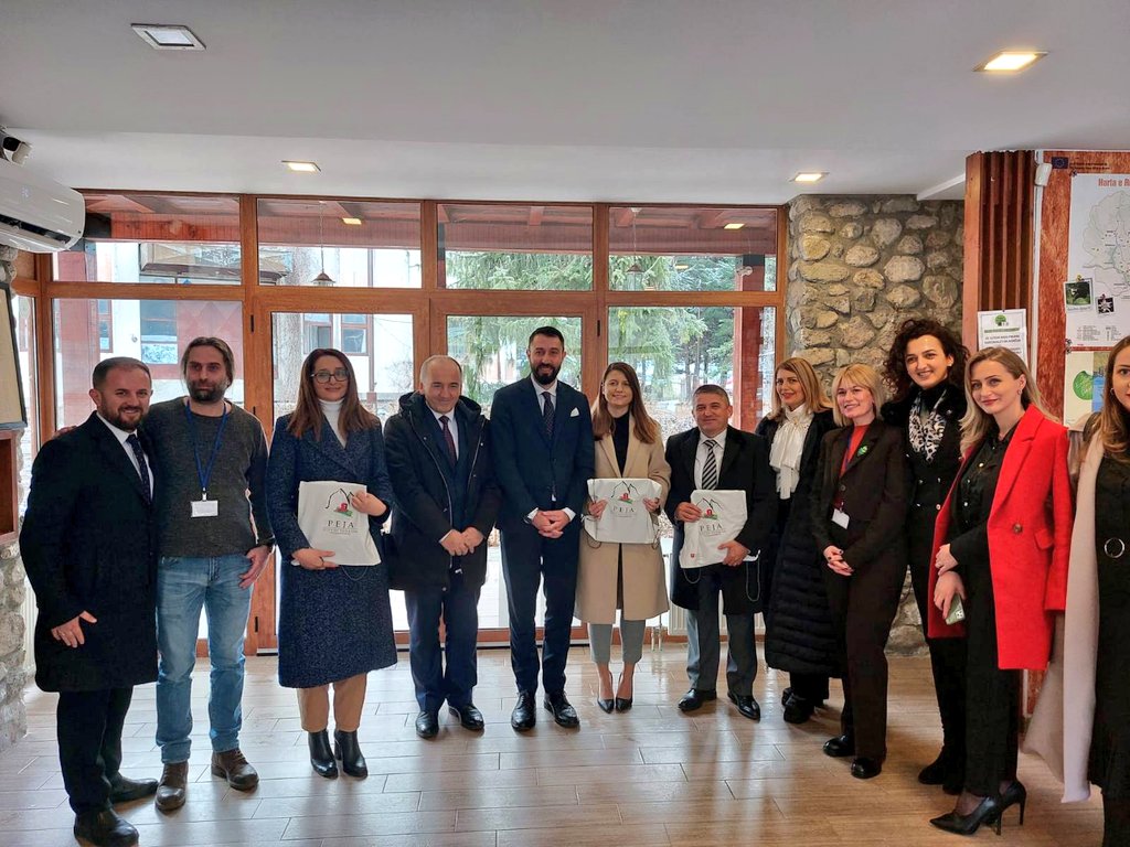 Glad to share successes of EU cross-border projects between Montenegro - Kosovo with Montenegro Minister of Public Administration Mrs. Tamara Srzentic, Minister of Local Government of Kosovo <a href="/elbertkrasniqi/">elbertkrasniqi</a> and Mayor  <a href="/gazmuhaxheri/">Gazmend Muhaxheri</a> and <a href="/RGazmir/">Gazmir S. Raci 🇽🇰</a>  JTS of CBC Programm
#pejatstory
