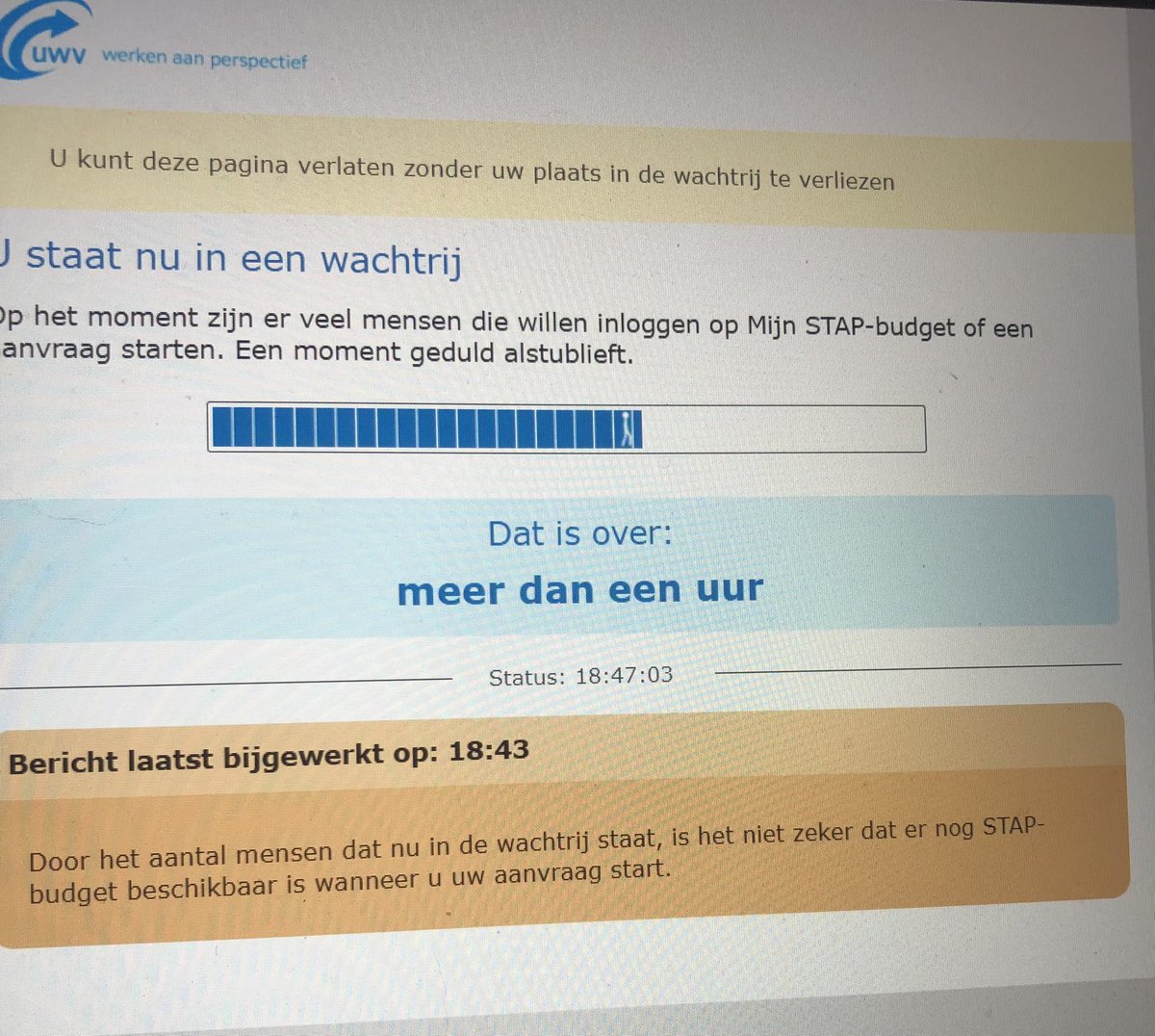 LLMH67906127's tweet photo. Is dit een grap @UWVnl? Ik sta al sinds vanochtend in de rij. Was er om 10.20u ongeveer doorheen, toen liep alles vast en ben ik smiddags terug de wachtrij in gegooid🙃 #stap https://t.co/pefDakLj2Q