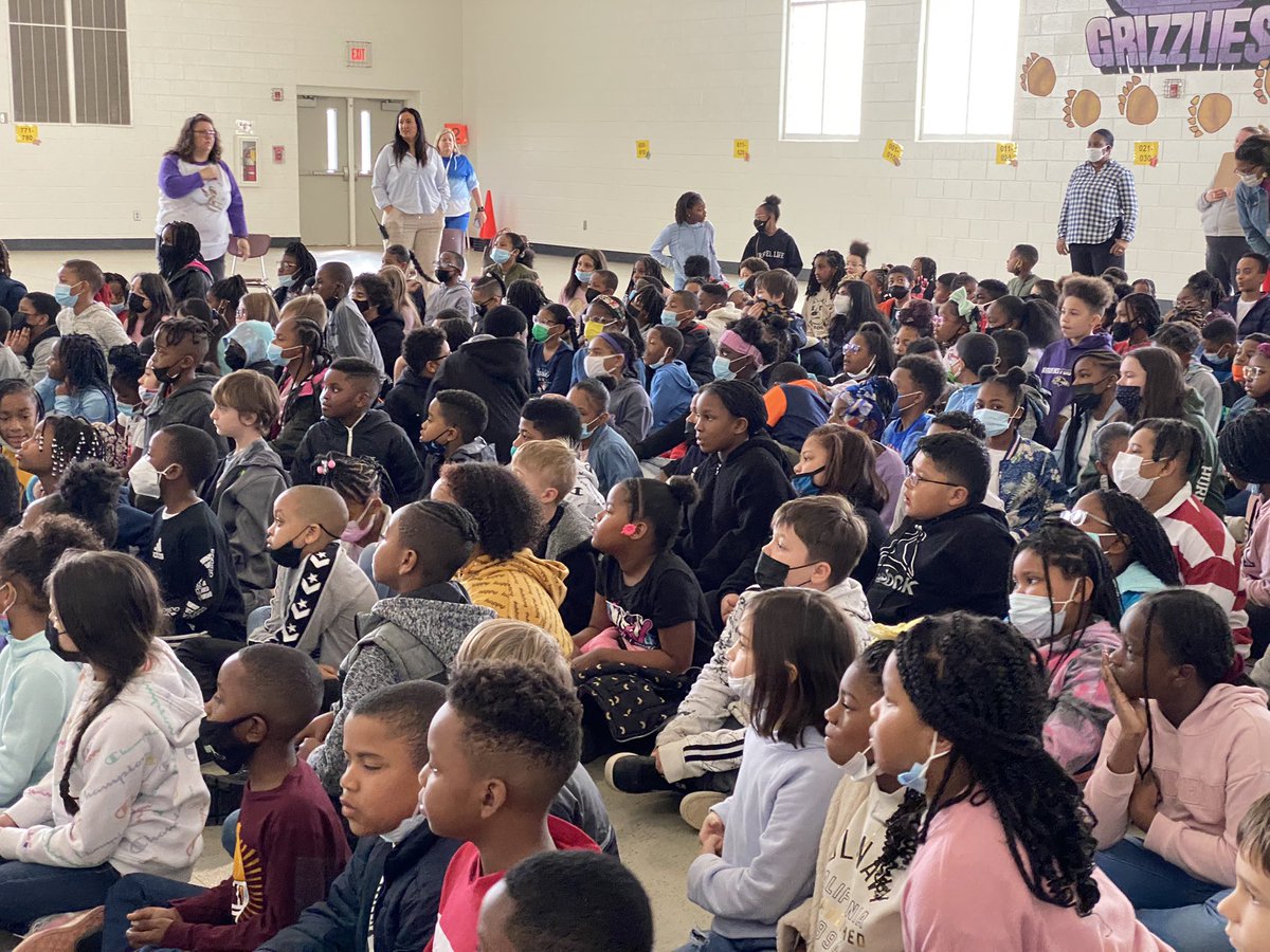shellycburch's tweet photo. Read across America Week with Stan the Man Tucker!!@TES_hcs #LeavingFootprints https://t.co/zuVCHepCkB