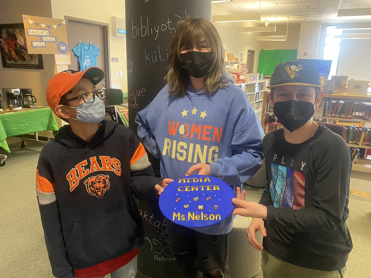 Thanks to these 6th grade design students our library has a brand new sign. I’m a happy client! #oakpark97 #bebrooks97