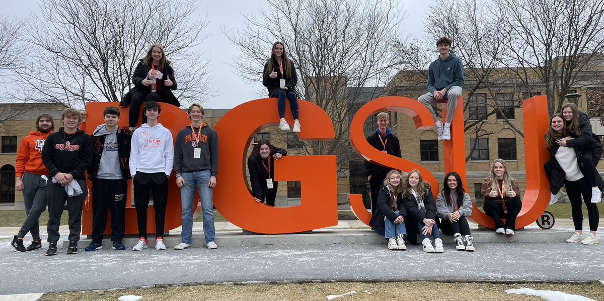 BrookeForsyth3's tweet photo. College Visit Day for these VB Seniors.. BGSU 🧡 https://t.co/ciVZgU3GHe