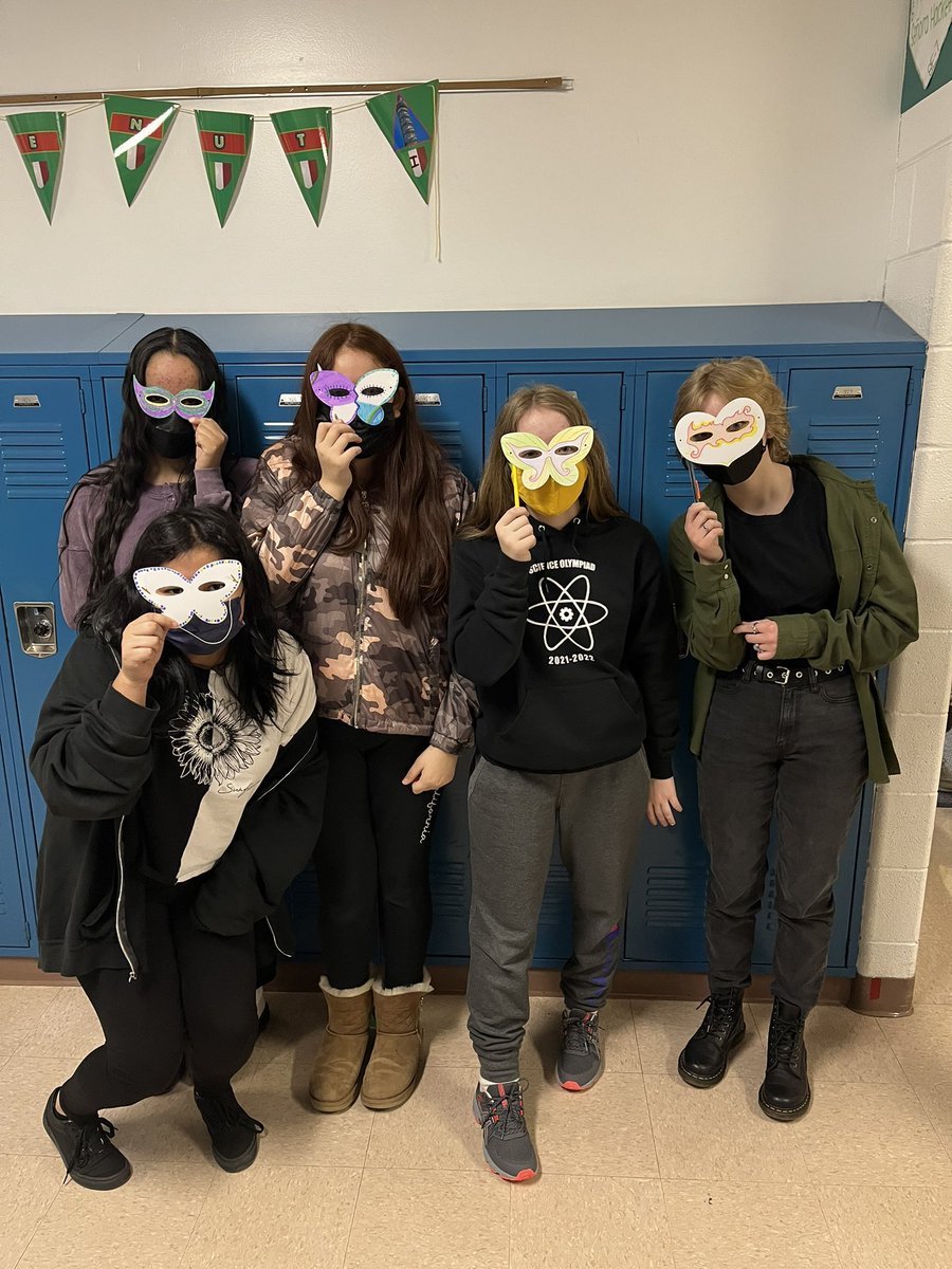 prof_sasso's tweet photo. My 8th grade Italian students celebrate Carnevale! @sms8west @sms8east @AHSD25South https://t.co/0QCERRg8iR