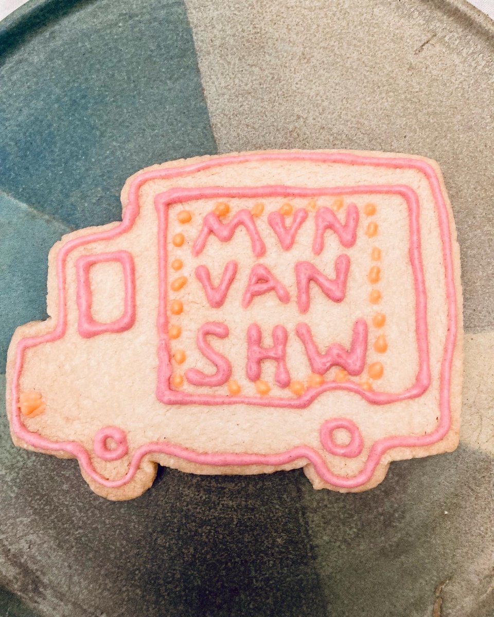 MovingVanShow tweet picture