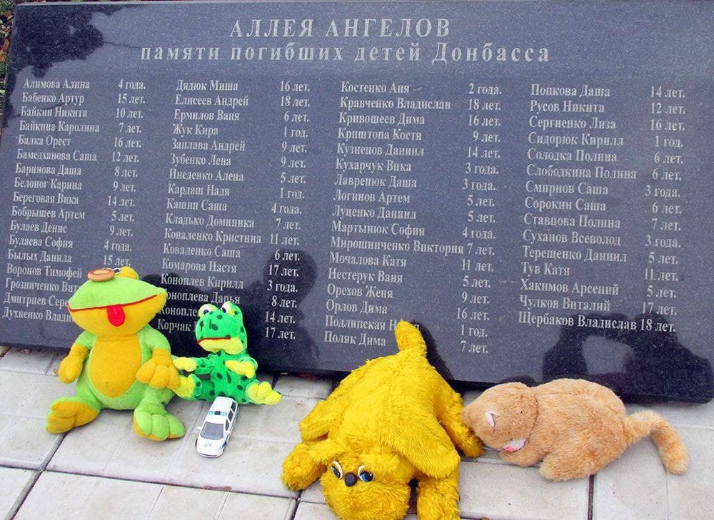 SabazioVirbio2's tweet image. Lapide per i bambini uccisi dai BOMBARDAMENTI UCRAINI in Donbass in 9 anni di guerra con l&apos;aiuto dei NAZISTI: dell&apos;Unione Europea🇪🇺, degli USA🇺🇸 e della Nato🇺🇳.
NO al Banderastan. Denazificazione dell&apos;Ucrania e dell&apos;UE