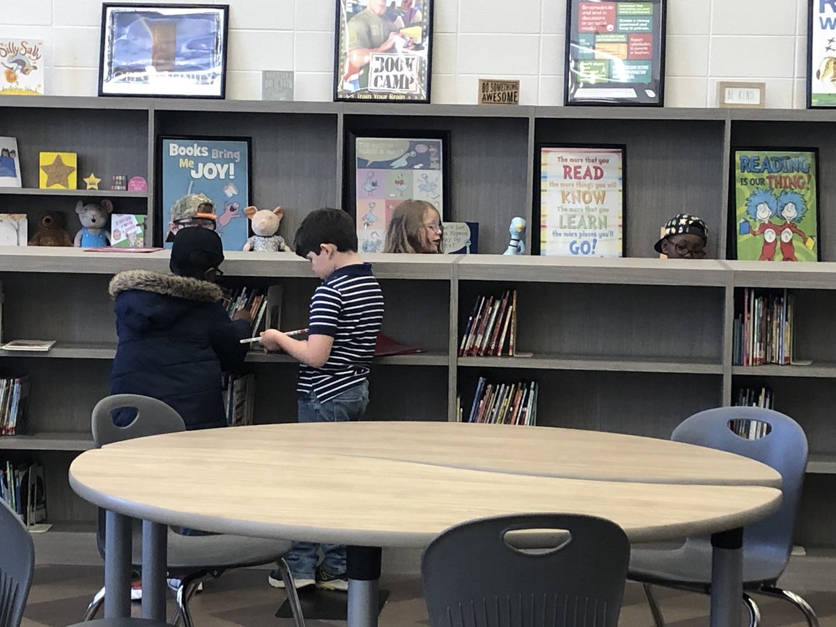 Selecting books is such fun! Check out these responsible first graders choosing “just right” books. <a href="/TCBOE/">Talladega Co Schools</a> @SycamoreElemen1 #limitless #LeadingTheWay
