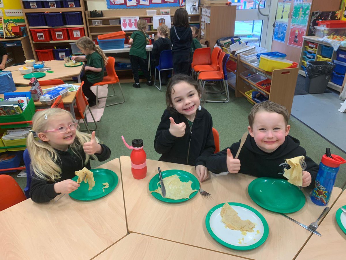 MountnessingSch's tweet photo. Yummy pancakes made in our Hedgehog class today 🥞 #shrovetuesday #PancakeDay #howmanycanyoueat https://t.co/lskkX1Tr79
