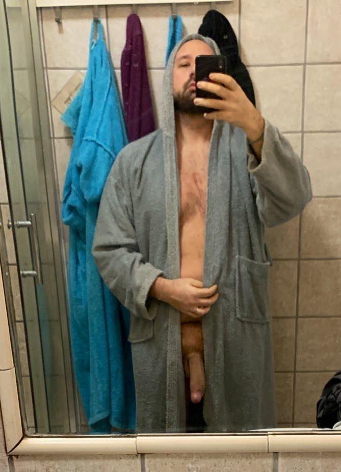 SexyPlaceForMen's tweet photo. @naughtyf_21 
#toweltuesday #gaysexy #gayhot https://t.co/jkGsF3f1IZ