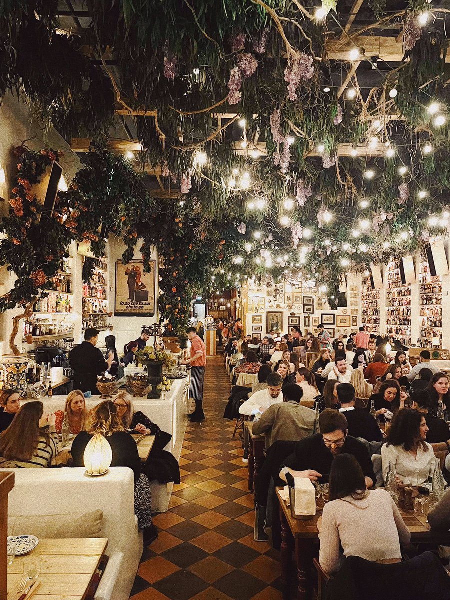 Went to Circolo Popolare in London and they had the best bill paying experience using <a href="/sundayapp_/">sunday</a> 

We scanned the QR code on the table and we could split or pay the entire bill. I’m convinced that’s how all table bills will be paid in the future.