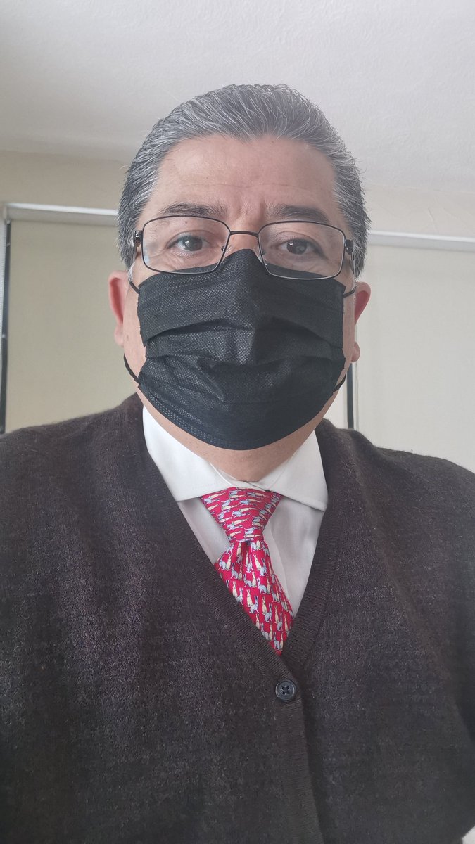 En la entrega de certificado de Competencia Laboral EC0217.01 Otorgado a través del IHAEM para fortalecer los procesos de capacitación de los servidores públicos del Edomex.