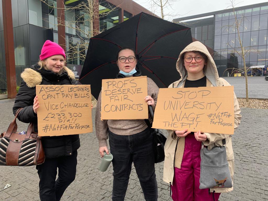 BrookesUCU's tweet photo. Another fantastic day on the picket line✊solidarity, a participated rally (w/ @zenscara) and an inspiring teach in! #UCUstrike #OneOfUsAllOfUs @UCUSOUTHWEST @OxfordUCU @chrisjarvisdiy @OxfordTUC @Oxford_Labour @socstuoxf @Lucy_1103 @OxfordSU_Pres https://t.co/YKduZOZjfH