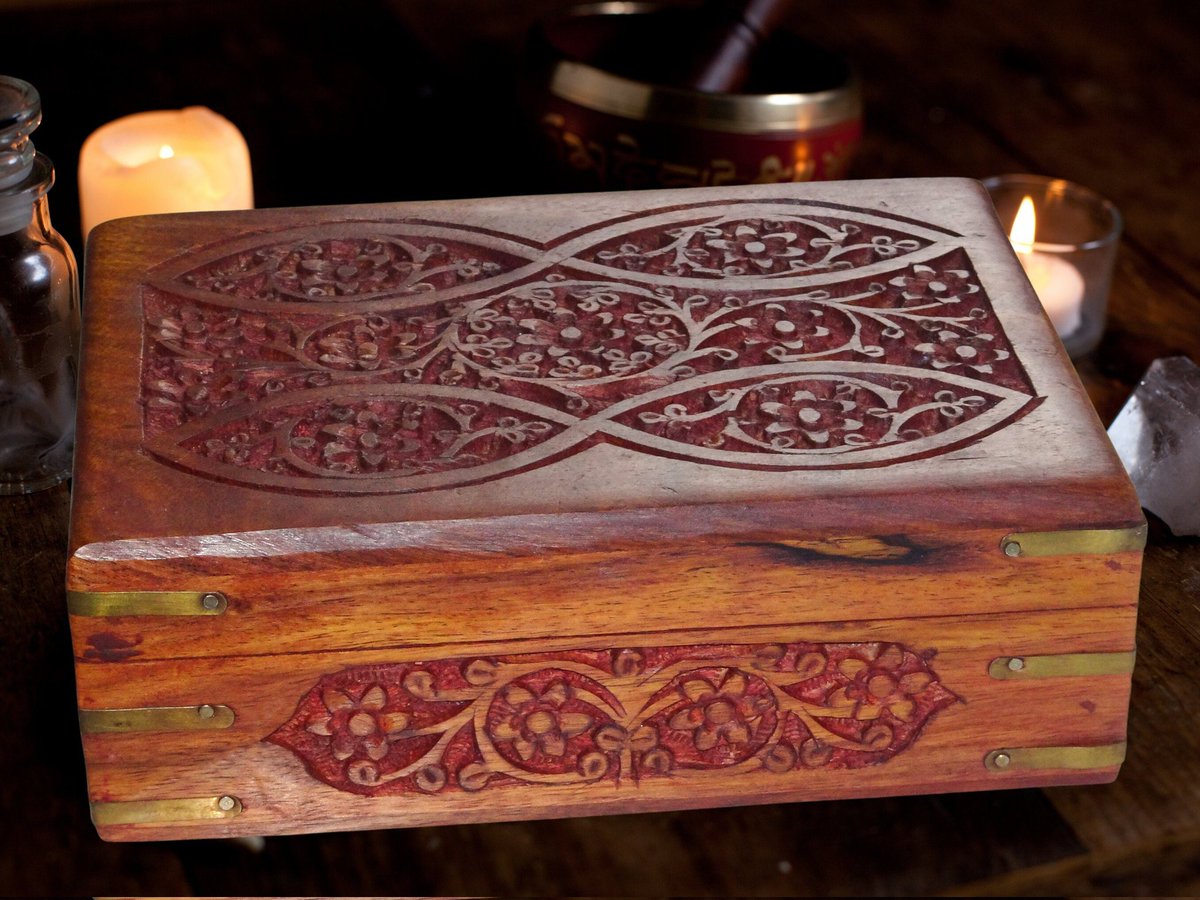 jmcvme's tweet photo. Excited to share the latest addition to my #etsy shop: Hand-Carved Ornate Sheesham Wooden Card Box With Brass Corners #tarotcardbox #tarotbox #tarotcards #tarotdeckbox #altarbox #oraclecardbox https://t.co/4GFnOXrtf5 https://t.co/49KX69cROV