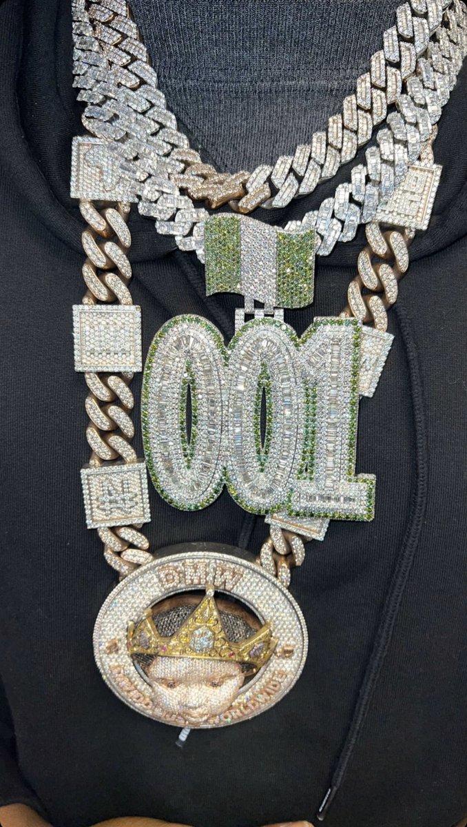 Tiomoney1308's tweet image. 001 once said “We rise by lifting others” #WRBLO2 #MTNUduXDavido #Davido𓃵