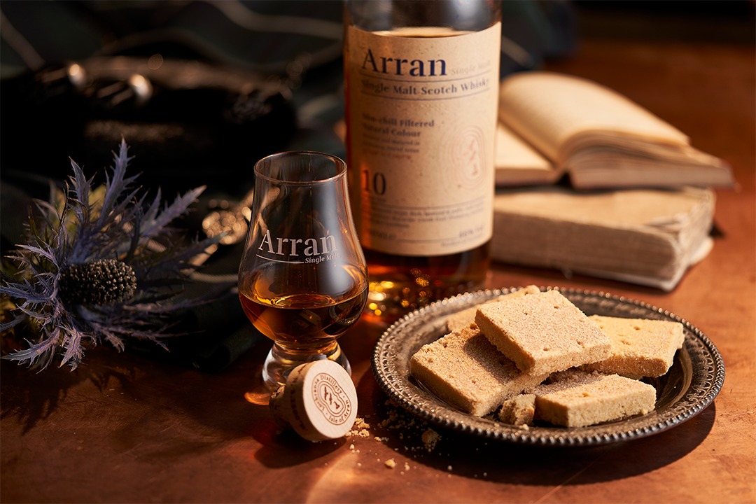 Pinch, punch, first whisky sale alert of the month! See what's on offer...buff.ly/2Q4y01N The Arran 10 is a bit of a modern classic, and a whisky shelf staple! Apple and citrus character, rich vanilla, warm cinnamon and perfectly balanced oak. So... just grab a bottle!