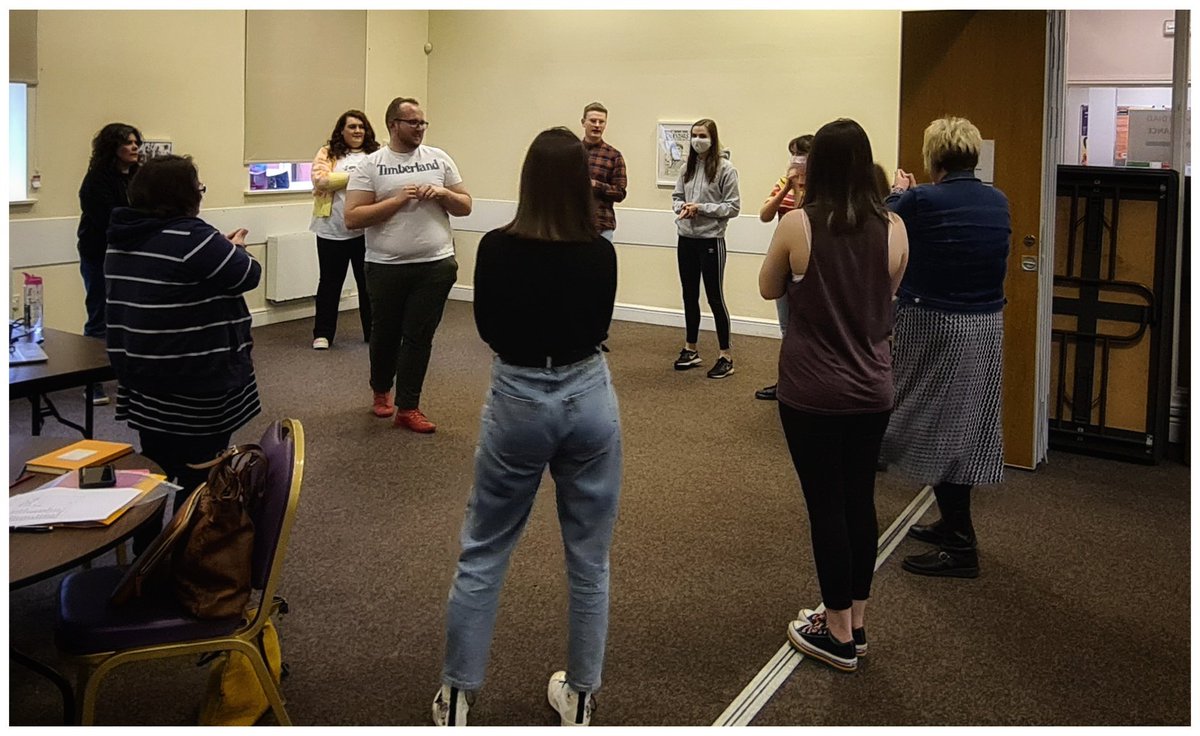 LeewayProds's tweet photo. Sesiwn 1af #AcademiLeeway yn @MerthyrSoar
Dechrau trafod syniadau ar gyfer ein sioeau cerdd bach yn barod.
Edrych ymlaen at weld beth mae'r criw 'ma yn ei greu dros yr wythnosau nesaf. https://t.co/iBB9PZZkJz