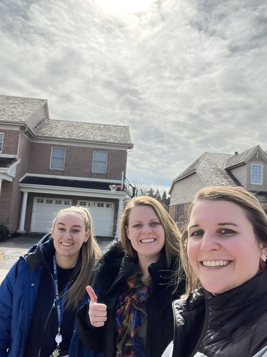 Lunchtime stroll with beautiful weather and beautiful people #BeWell34 <a href="/glenview34/">Glenview District 34</a>
