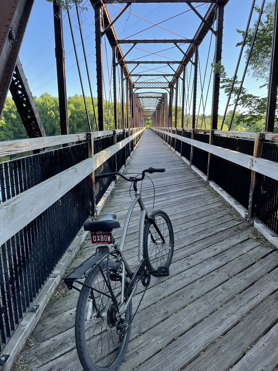 AndreaGuthmann's tweet photo. Over 90 miles of 🚲 trails in #Wisconsin’s #chippewavalley. Loved exploring a few on this #bicycle from @OxbowHotel @VisitEauClaire #TRLT @TheTravelCamel #captureEC #travelWI @CityofEauClaire #travel https://t.co/iIDKqXbj0I
