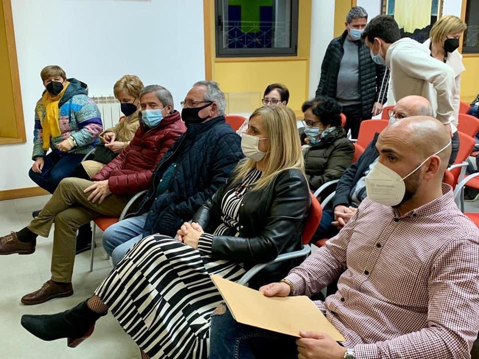 PSOECantabria's tweet photo. 🌹Nuestro agradecimiento a @mercedescarrer por su compromiso estos 11 años en la primera línea de la política municipal 

Nuestros mejores deseos para @BorjaSViadero como nuevo portavoz socialista y a @Scc23rt como nuevo concejal en el Ayuntamiento de #MedioCudeyo https://t.co/EQYp2bm12H