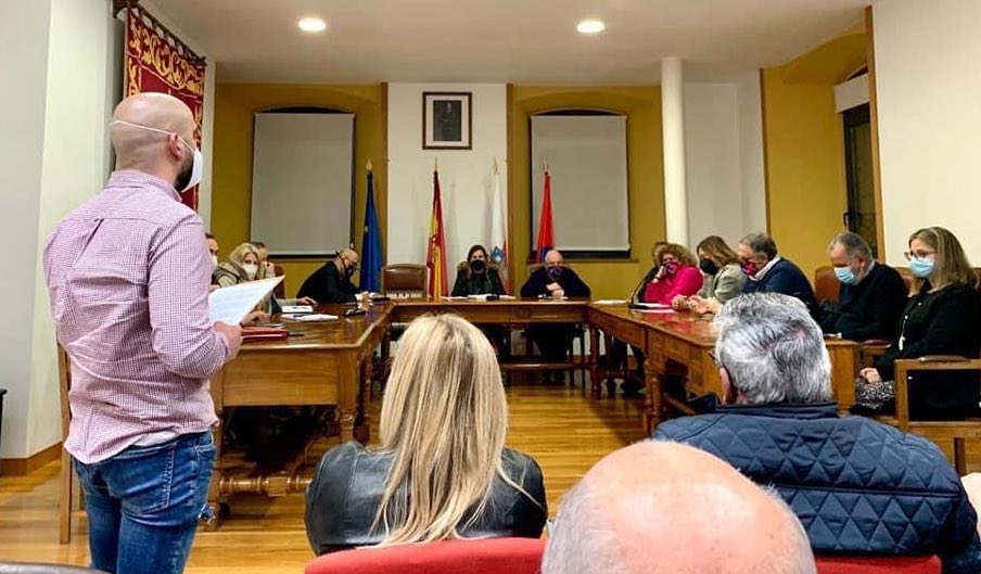 PSOECantabria's tweet photo. 🌹Nuestro agradecimiento a @mercedescarrer por su compromiso estos 11 años en la primera línea de la política municipal 

Nuestros mejores deseos para @BorjaSViadero como nuevo portavoz socialista y a @Scc23rt como nuevo concejal en el Ayuntamiento de #MedioCudeyo https://t.co/EQYp2bm12H