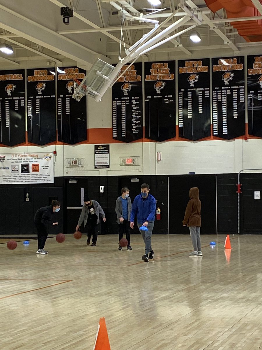 Great day of basketball today at UEHS today!! <a href="/hark04/">Tim Harkness</a> @tigers_ue