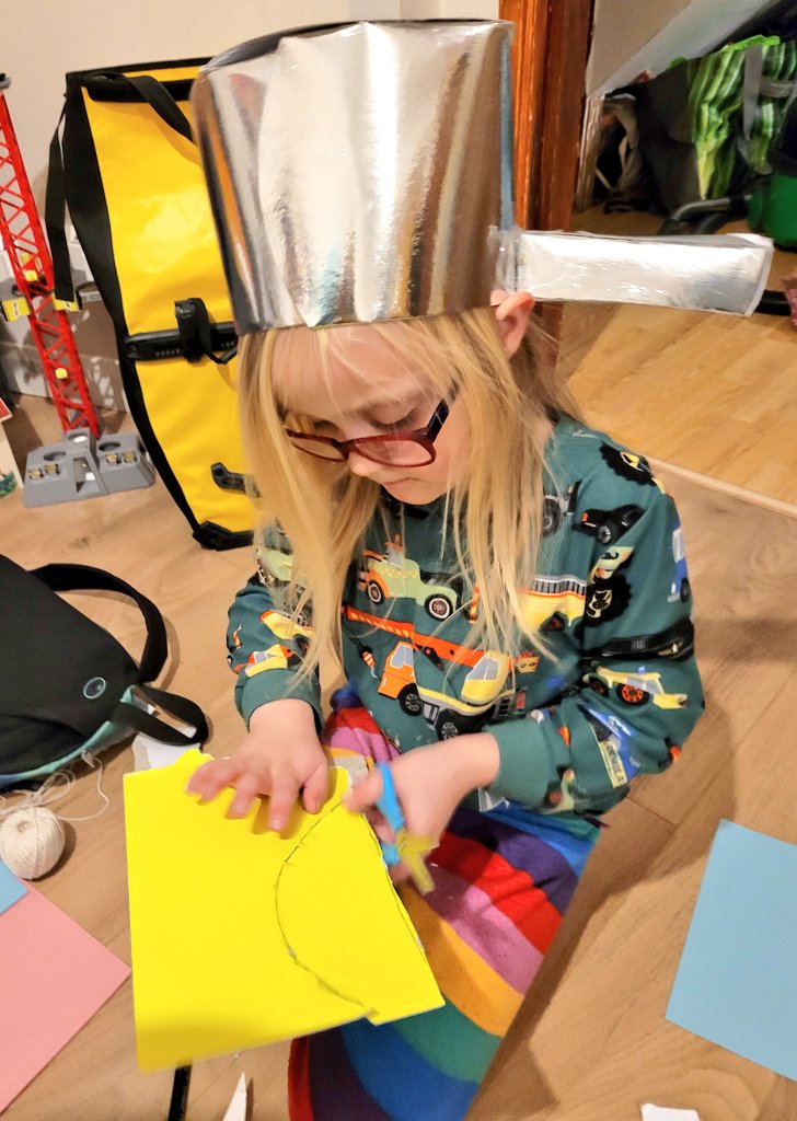 Running2staysa1's tweet image. World book day preparations are underway for M &amp;amp; E, foil, card, string, fabric pens, lots of cutting &amp;amp; concentrating.. we still need to make a magical sword &amp;amp; staff plus more saucepans. #farawaytree #saucepanman #wizardsofonce #wish #Worldbookdayprep