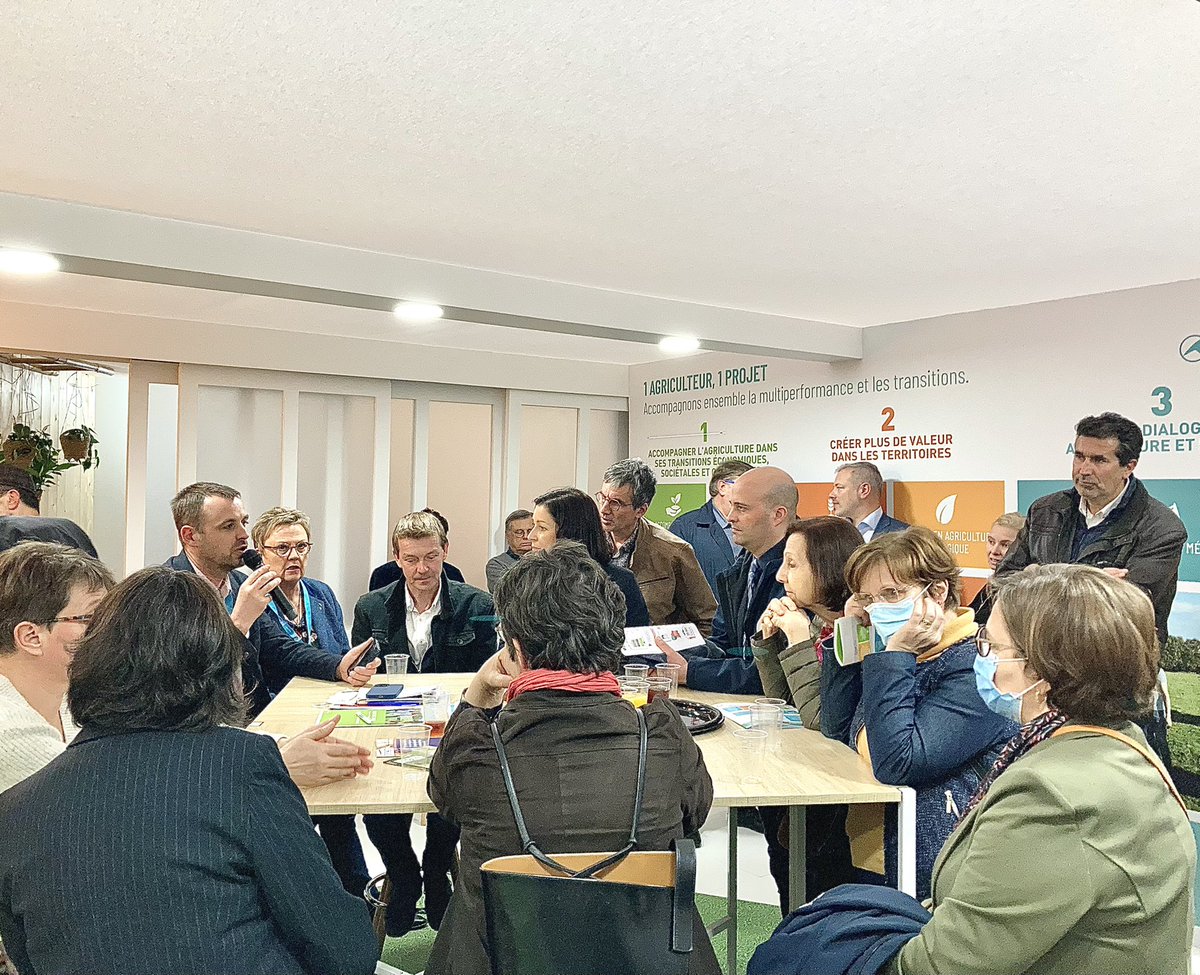 MajoriteDep49's tweet photo. Retour en images sur notre visite du @Salondelagri 🌾 Au cours de cette journée enrichissante, nous avons pu rencontrer les agriculteurs, entreprises, producteurs et associations qui font la fierté de notre territoire, merci à vous ! 🇫🇷 #SIA2022 #Anjou https://t.co/aDzlxIKOP6