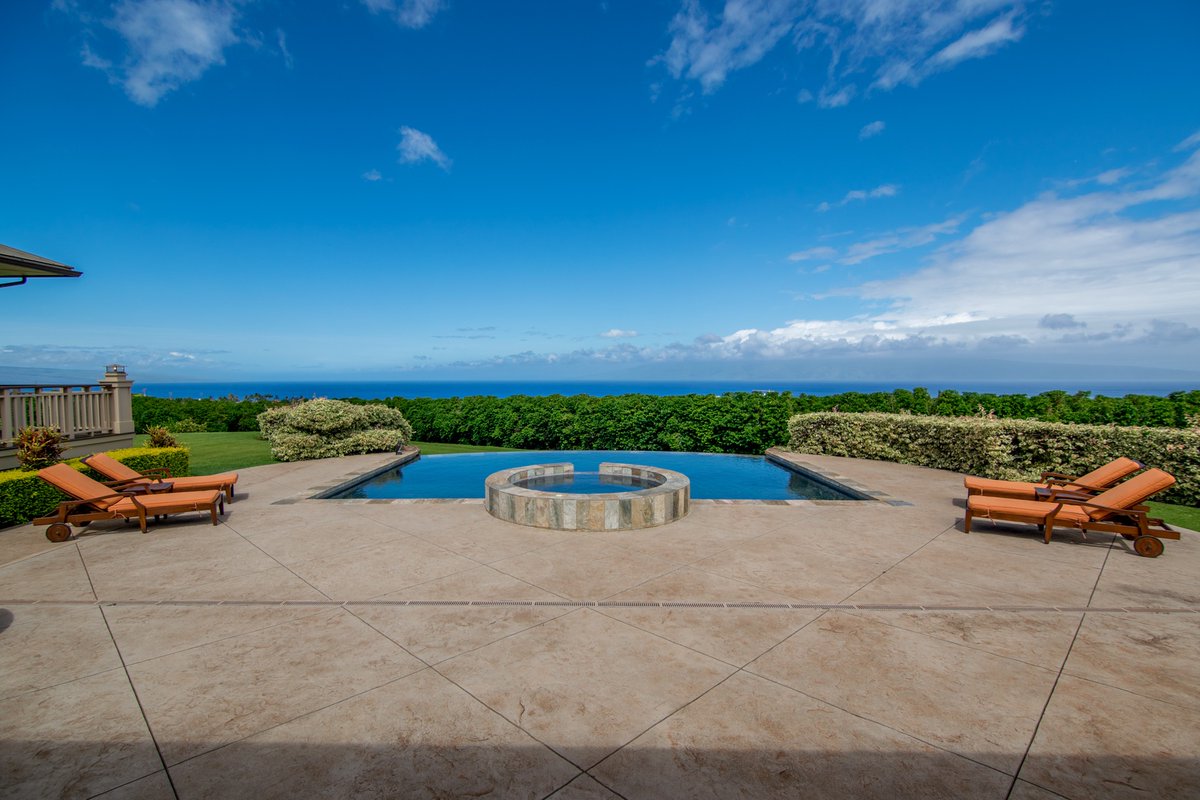 Visit Hawaii for your spring break vacation and wind down at a pool with incredible ocean views.

evrhi.com

#vacation #hawaii #poolside #springbreak