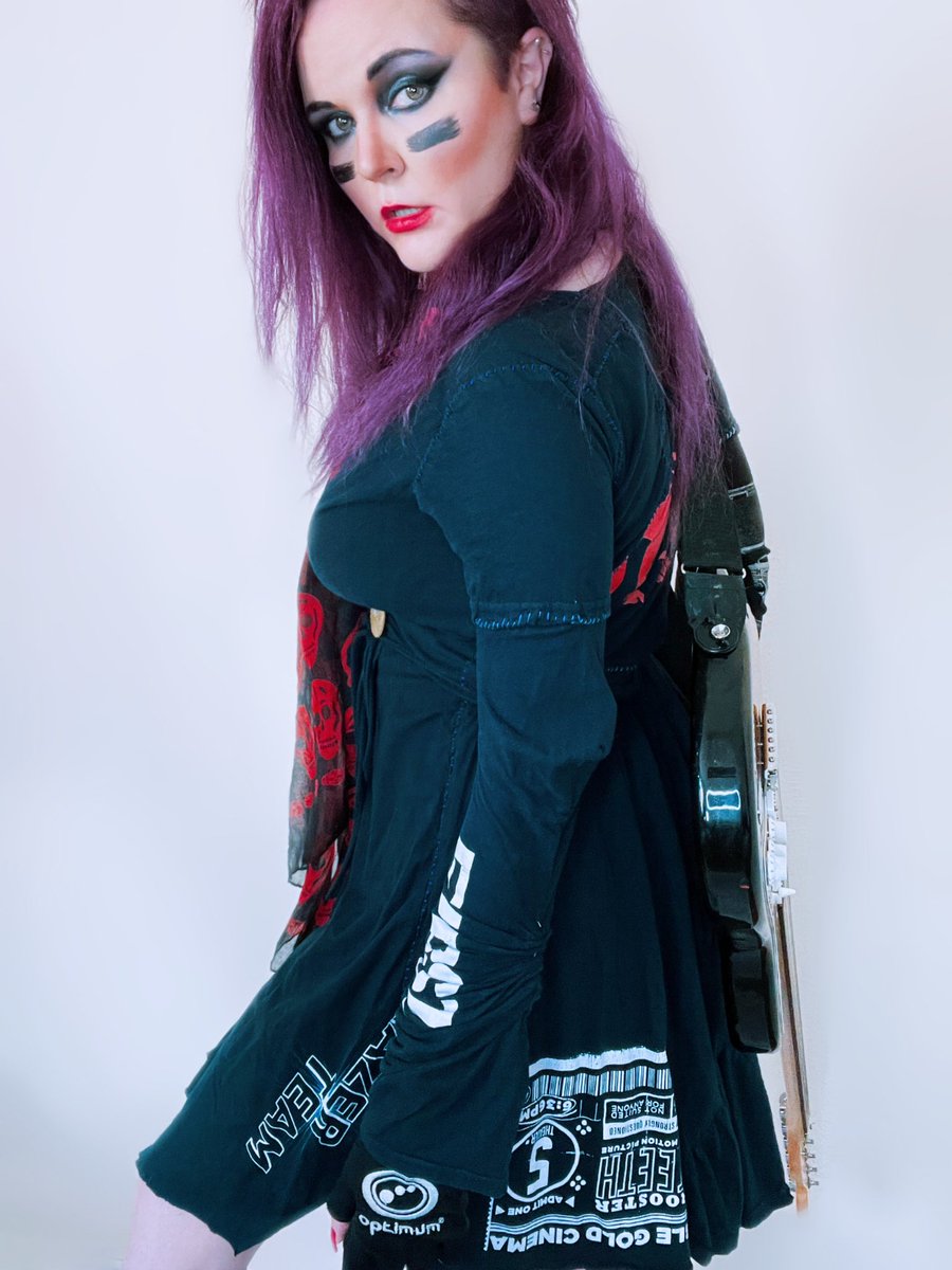 ailsarocks's tweet photo. Custom couture @RoosterTeeth dress made by my ridiculously talented designer pal @highland_fairy.
Made in the Highlands of Scotland using 100% upcycled RoosterTeeth shirts. ๐ธ
#roosterteeth #rtootd #roosterteethootd #rtcommunity #rtisfashionable #highlandfairy #upcycledfashion https://t.co/9sQpa9TVgW