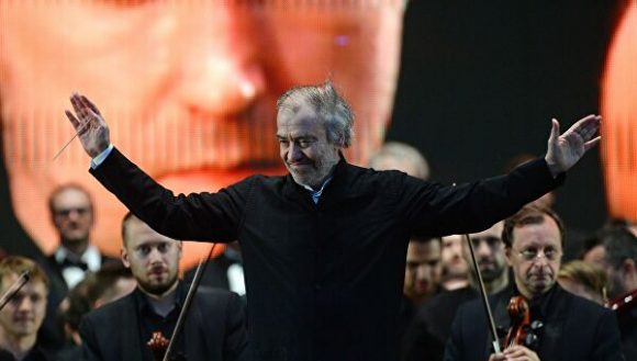 El famoso director ruso Valeri Guérguiev ha sido destituido de su puesto como director titular de la Orquesta Filarmónica de Múnich por el alcalde de esa ciudad, por no marcar distancia del Presidente Ruso. Esa es la libertad de pensamiento que nos quieren imponer. Hipòcritas