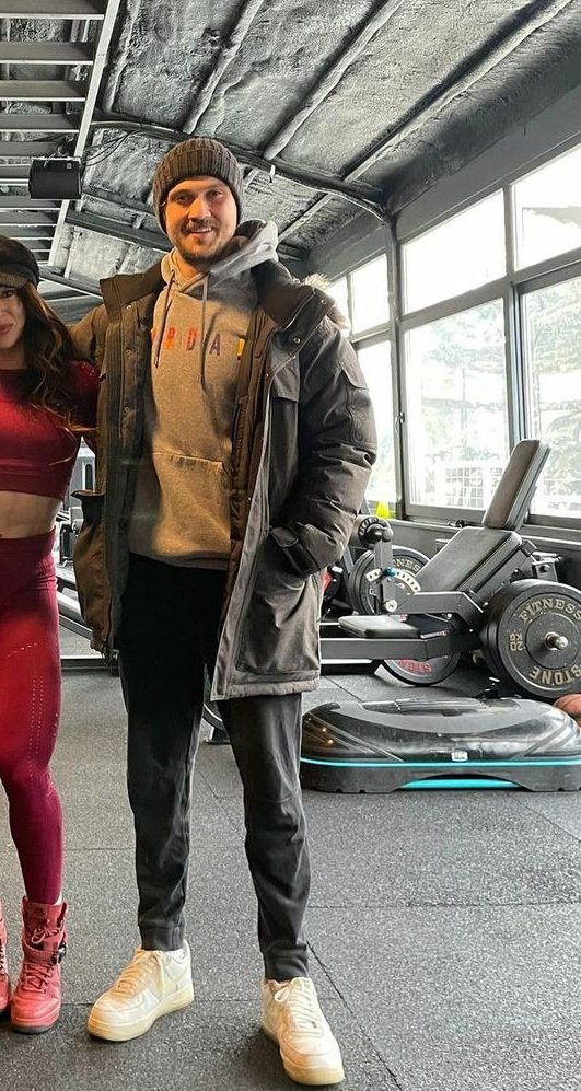 @ fleshandbonetraining via IG 😍
Aras with his coach 🏋‍♂️

#ArasBulutIynemli