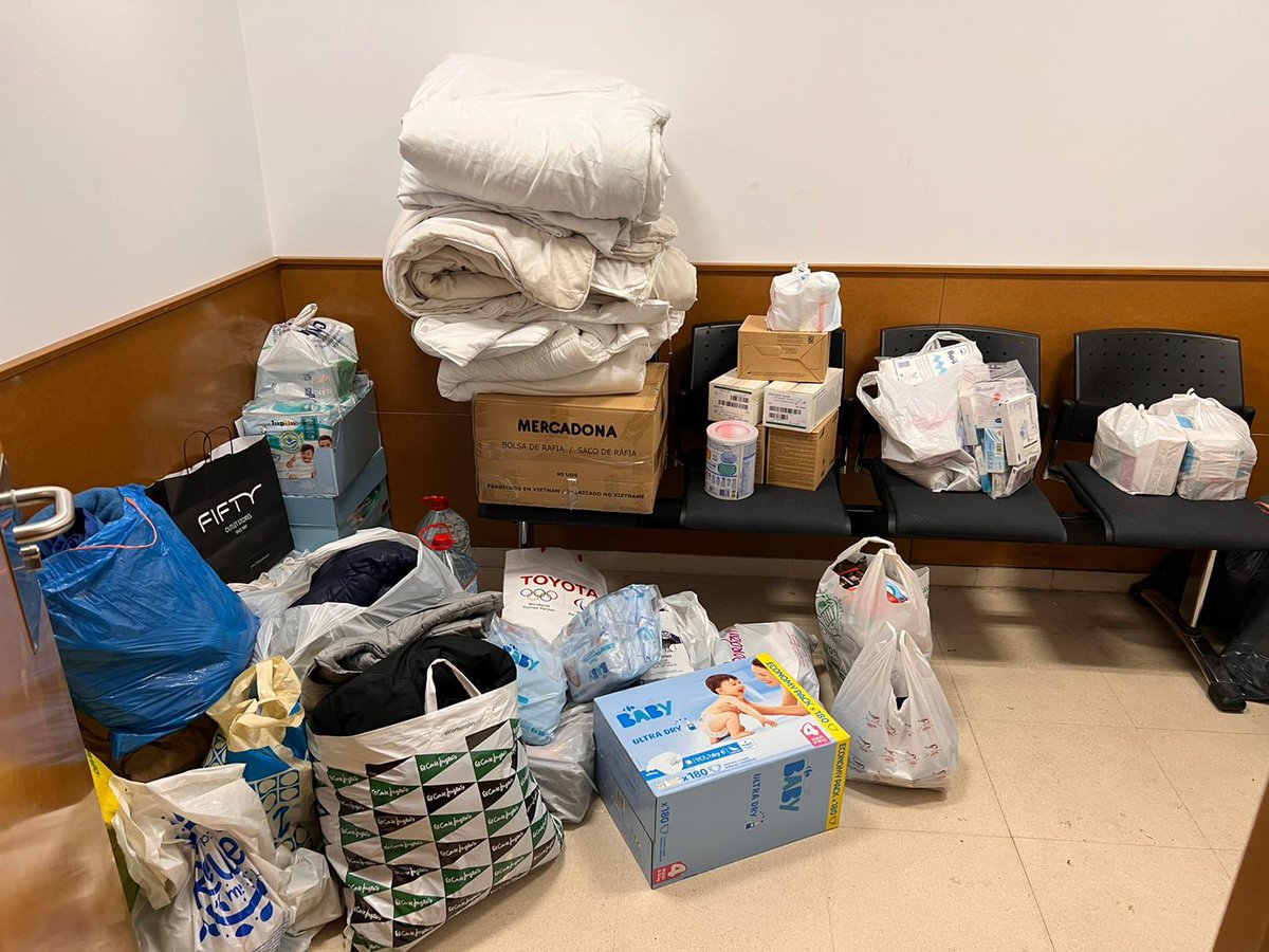 policiavaldmoro's tweet photo. 🆘Campaña de emergencia de ayuda al pueblo ucraniano 🇺🇦

📍Parroquia ortodoxa rumana.
📍Parroquia San Vicente de Paúl.
📍Policía Local.

💊🧃Listado material 👇

https://t.co/vVN3b5tkML https://t.co/GJ7UVdltDp