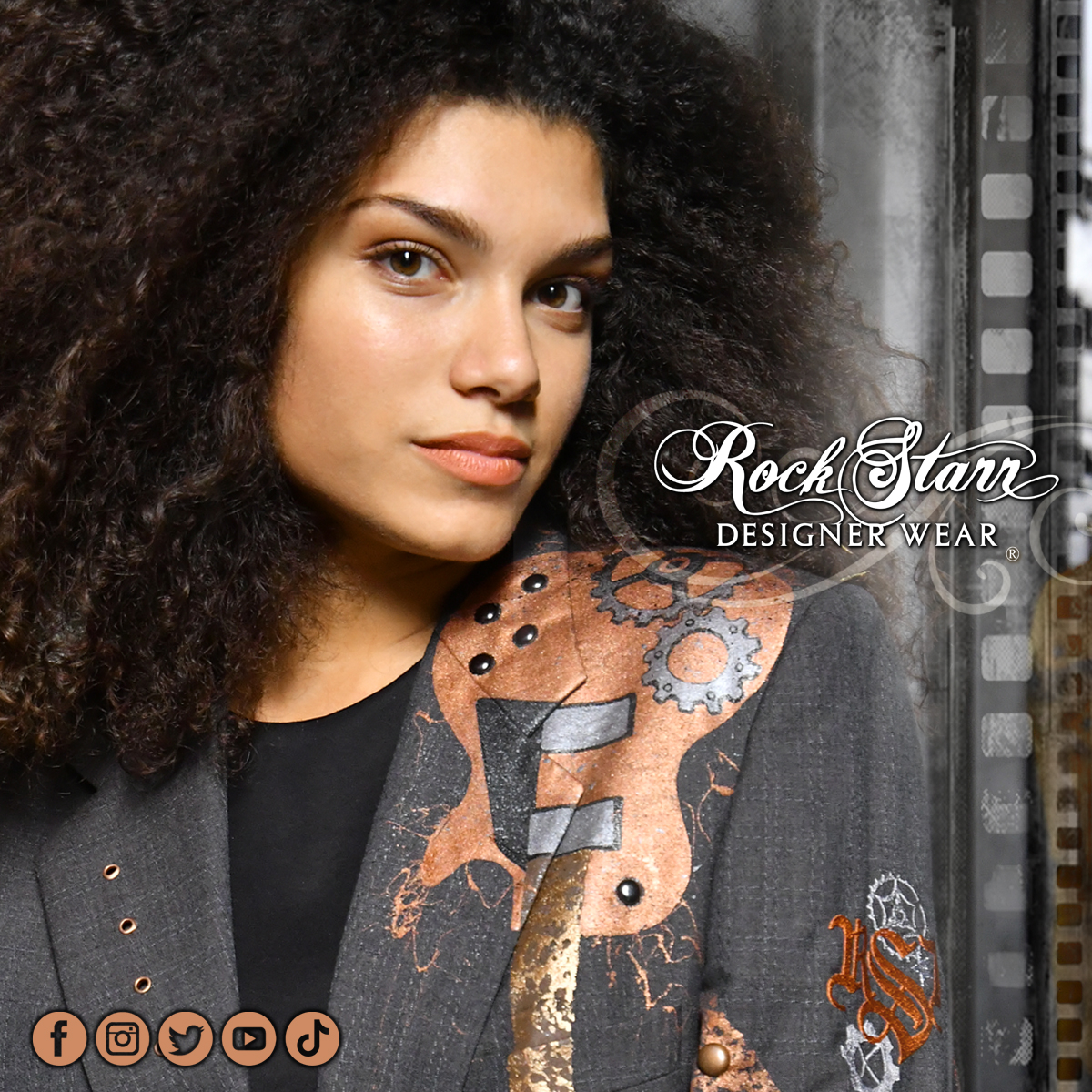 RockStarrWear's tweet photo. RockStarr Designer Wear hand-painted one-of-a-kind jacket.

#fashion #fashionmodel #fashionphotography #styleinspo #styleoftheday #styleinspiration #looksgood #lookoftheday  #hotmodel #designer #fashiondesign #ROCKSTARR #rockfashion  #unisexstyle #outfitideas #steampunk https://t.co/TTxKq8WUpu