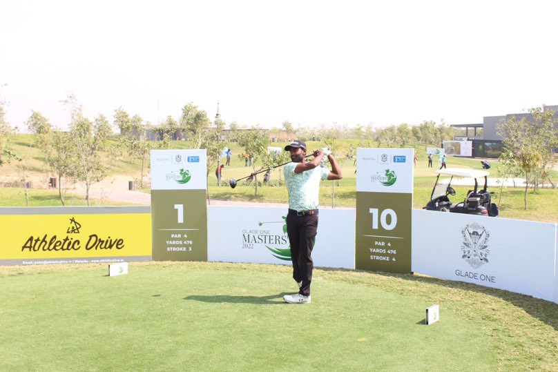 acaseofthegolf1's tweet photo. This photo has all the reasons I love obscure world wide tours
The India Pro Tour had a 120 person field this week…and the event is being played on a 9 hole course
9 holes today, 9 tomorrow, a cut, and then 18 next 2 days
I LOVE that they have separate signs for one and ten. https://t.co/a4kbJB97tE