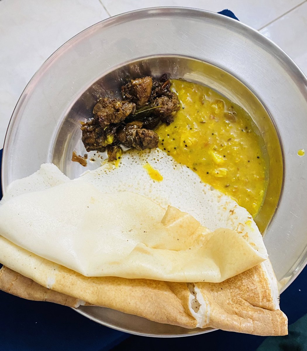 Riyaz_Ctc's tweet photo. @DhivCM @rajakumaari @senthilnathang @NBLB101 @ambmarxperi Aayiram Sollunga… veetla senja food sapdrathu irukkey 😋😋😋 adhuvum amma kaila senjathu 😋😋🥰🥰 masha allah 🥰 #MuttonChukka with Dosai &amp; Paruppu Sambar.

@rajakumaari @DhivCM @senthilnathang @Nandhaoffl 

#sothists https://t.co/Z0OH1YoHX7