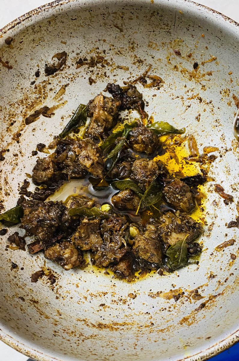 Riyaz_Ctc's tweet photo. @DhivCM @rajakumaari @senthilnathang @NBLB101 @ambmarxperi Aayiram Sollunga… veetla senja food sapdrathu irukkey 😋😋😋 adhuvum amma kaila senjathu 😋😋🥰🥰 masha allah 🥰 #MuttonChukka with Dosai &amp; Paruppu Sambar.

@rajakumaari @DhivCM @senthilnathang @Nandhaoffl 

#sothists https://t.co/Z0OH1YoHX7