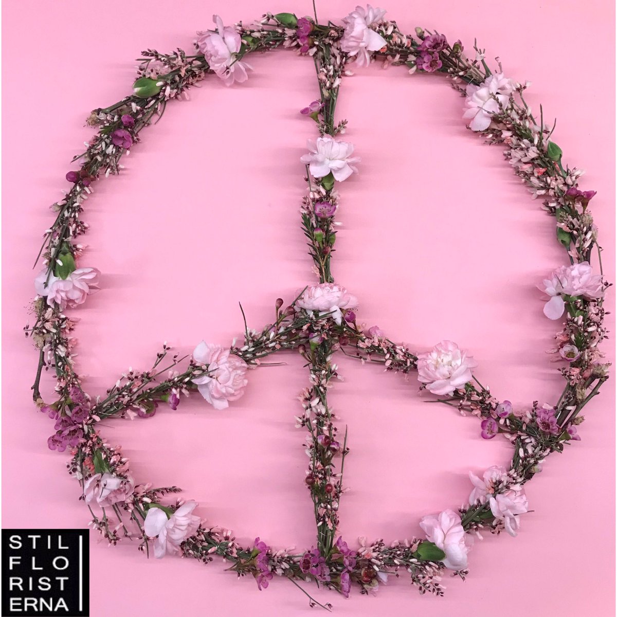 🇬🇧 With love and hope, for our friends in Ukraine, for humanity, for the peace in the world.

🇸🇪Med kärlek och hopp, för våra vänner i Ukraina, för mänskligheten, för världsfreden.